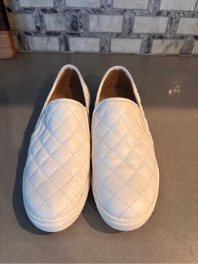 Brash white Quilted Slip-On Flat sneakers